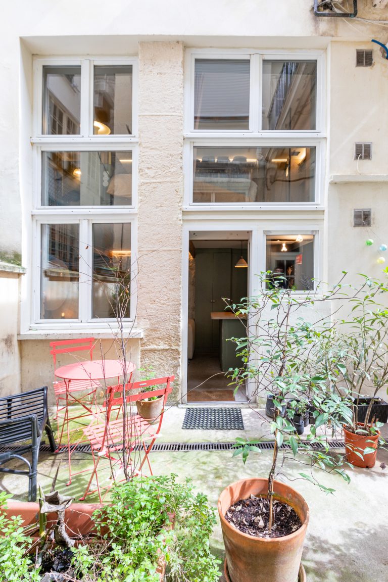 30 m² comme une mini maison d’artiste à Paris