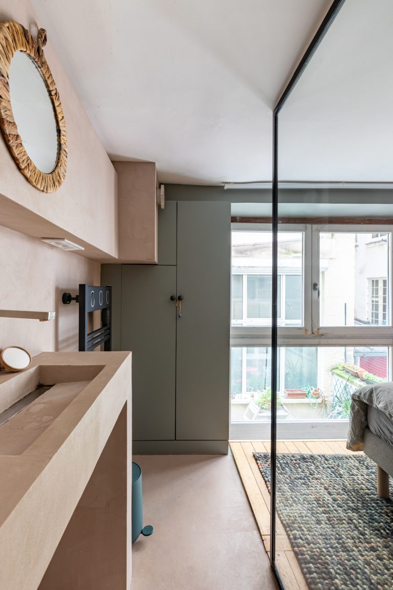 30 m² comme une mini maison d’artiste à Paris