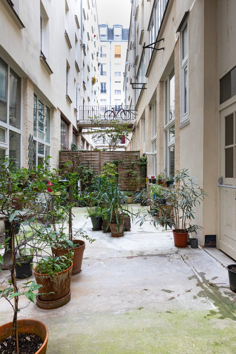 30 m² comme une mini maison d’artiste à Paris